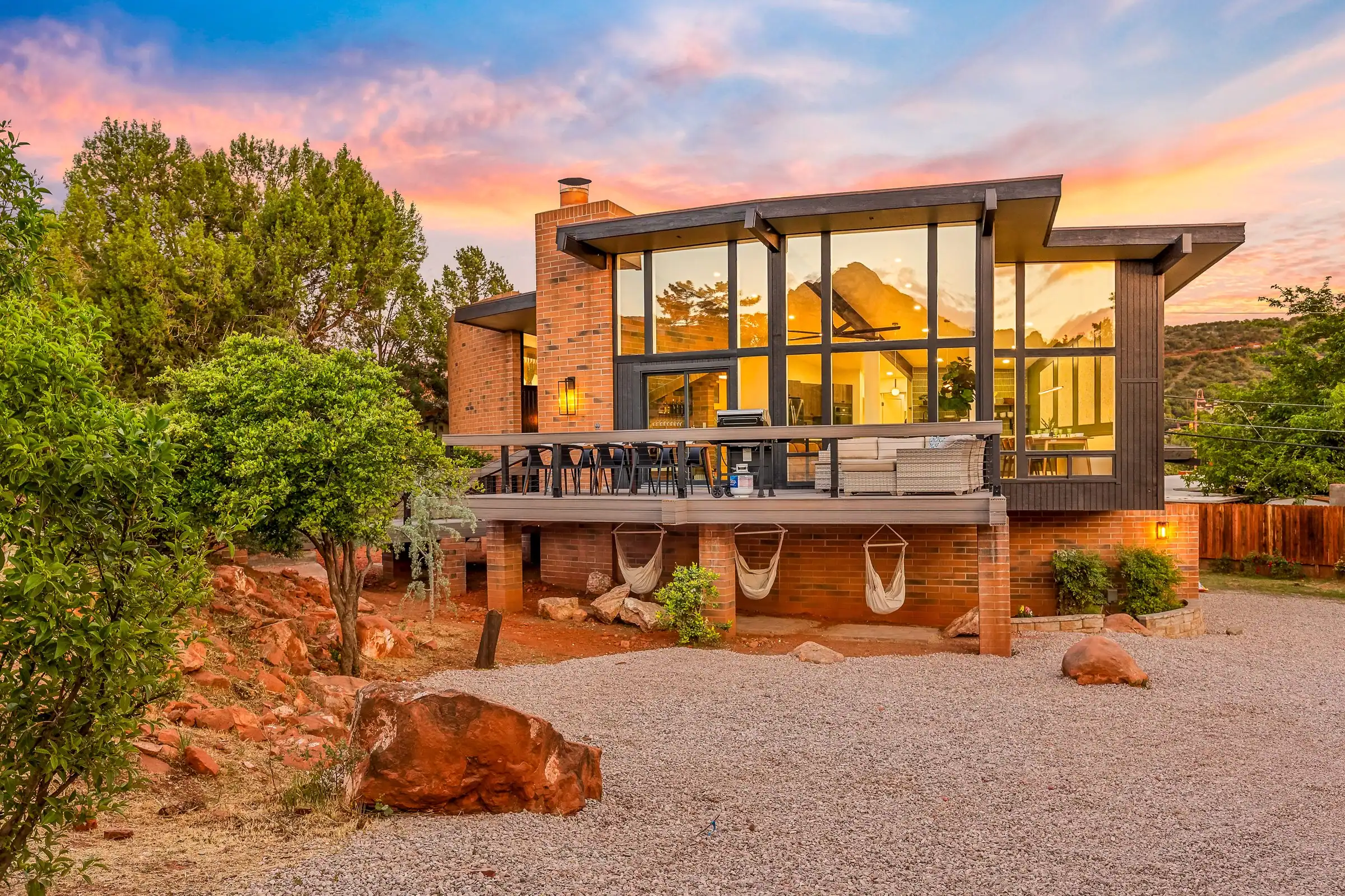Charming Sedona Rentals That Make the Desert Look Even Better 8 prperty-images-5